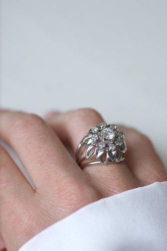 Bague 55 Bague cocktail - Bague fleur en or blanc et platine, diamants 58 Facettes