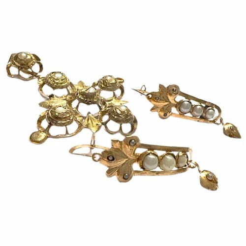 Boucles d'oreilles Ensemble élisabéthain - Broche et boucles d'oreilles en or 18 carats et perles 58 Facettes Q43B