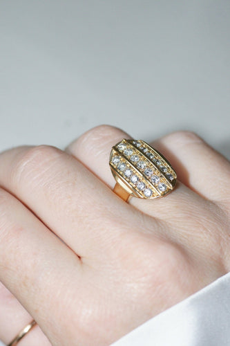 Bague 54 Bague ovale en or jaune 18 kt et diamants 58 Facettes