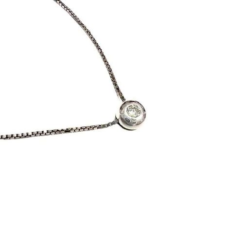 Pendentif Pendentif moderne en or blanc 18 carats avec diamants 58 Facettes Q942A