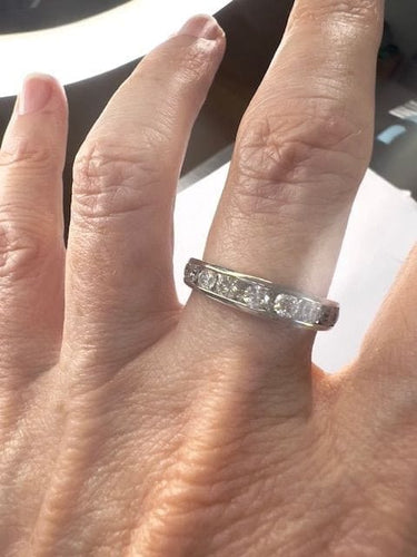 Bague 55 Bague en or 18 ct sertie de diamants taille brillant 58 Facettes Q167B