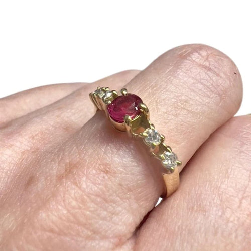 Bague 57 Bague design contemporain en or 18 ct avec diamants et rubis 58 Facettes Q82B