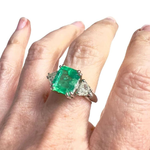Bague 53 Bague en or blanc 18 carats avec émeraude et diamants 58 Facettes Q63B