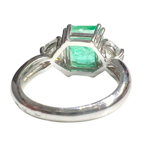 Bague 53 Bague en or blanc 18 carats avec émeraude et diamants 58 Facettes Q63B