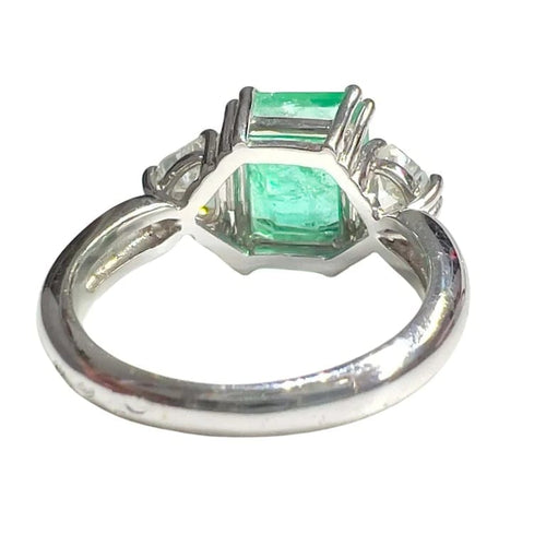 Bague 53 Bague en or blanc 18 carats avec émeraude et diamants 58 Facettes Q63B