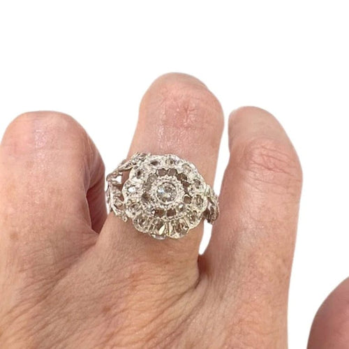 Bague 53.5 Bague style Art déco en or blanc 18 ct avec diamants 58 Facettes Q256B