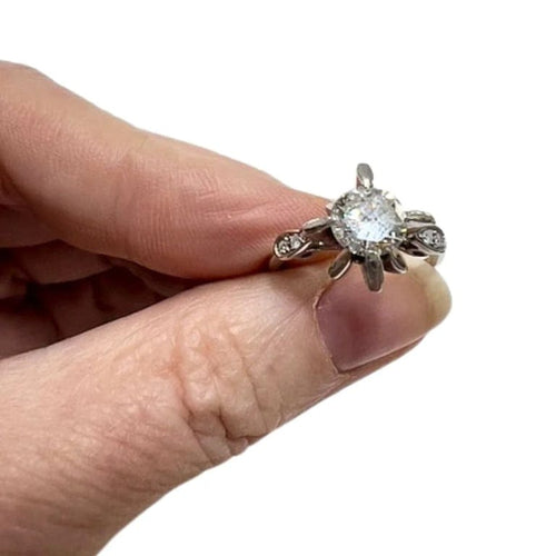 Bague 49 Bague rétro années 1950 en or blanc 18 kt avec diamants 58 Facettes Q214B