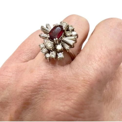 Bague 50 Bague rétro 1945-1950 en or 18 kt avec diamants et rubis 58 Facettes Q323(966)