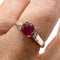 Bague 52.5 Bague solitaire en or blanc 18 kt avec rubis cabochon 58 Facettes Q332B