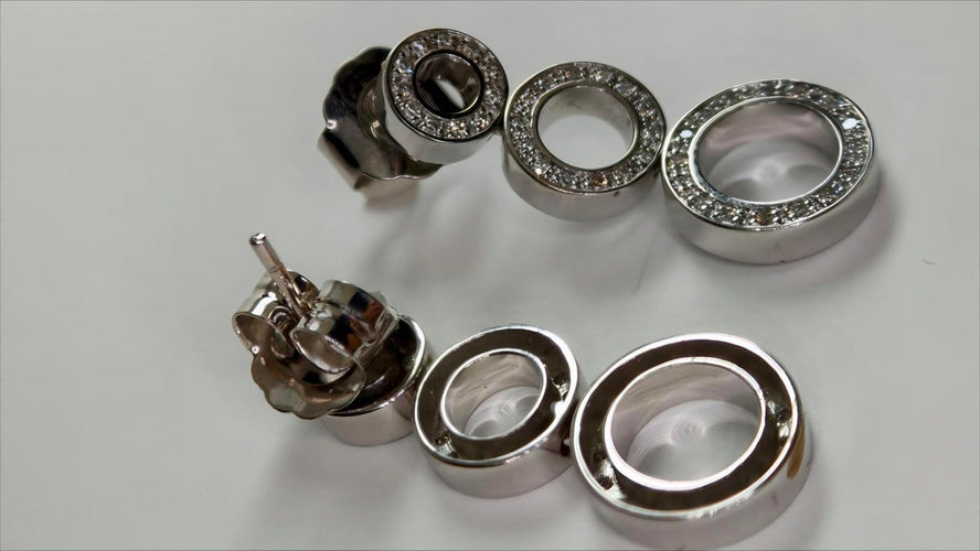 Boucles d'oreilles Boucles d'oreilles contemporaines en or 18 ct avec diamants 58 Facettes Q273B(100)