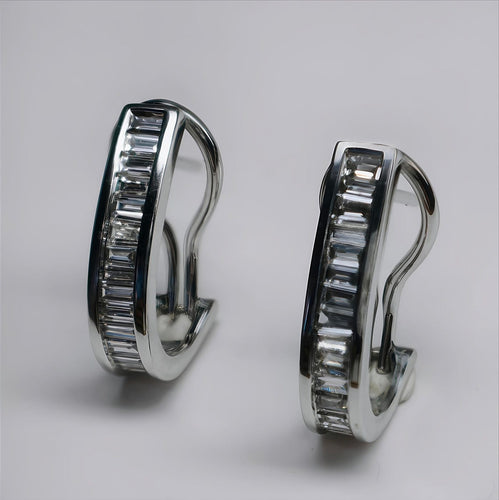 Boucles d'oreilles Boucles d'oreilles - Design contemporain du XXe siècle en or 18 ct et diamants 58 Facettes Q265B(100)