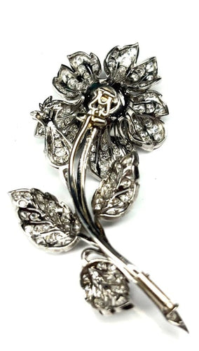 Broche Broche florale rétro années 40 en or blanc 18 carats et diamants 58 Facettes E31