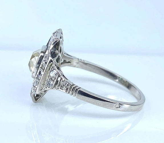 Bague 56 Bague Art déco coussin en platine, diamants et émeraudes 58 Facettes AB674