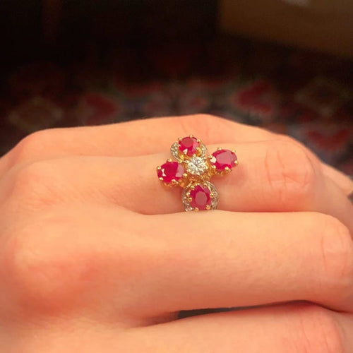 Bague 49 Bague en or jaune 18K rubis et diamants 58 Facettes AB3