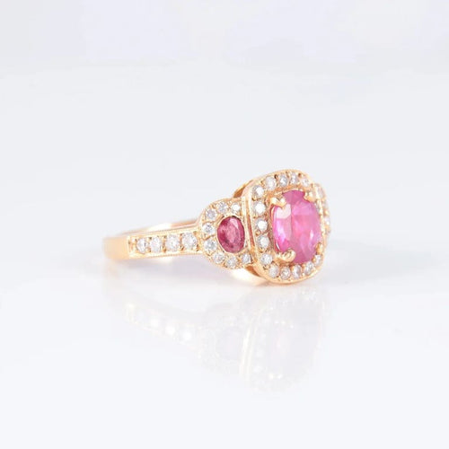 Bague 51 Bague trilogie épaulée en or jaune, rubis et diamants 58 Facettes AB127