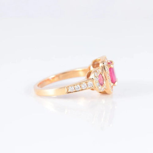 Bague 51 Bague trilogie épaulée en or jaune, rubis et diamants 58 Facettes AB127