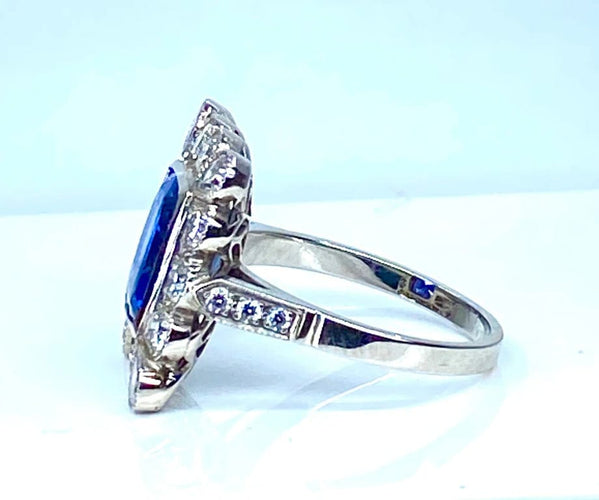 Bague 53 Bague en or blanc 18 carats avec saphir de Ceylan et diamants 58 Facettes AB410
