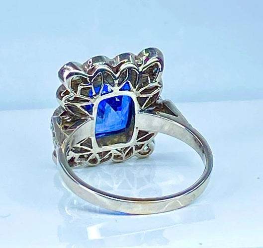 Bague 53 Bague en or blanc 18 carats avec saphir de Ceylan et diamants 58 Facettes AB410