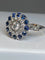 Bague 57 Bague fleur Art déco en or 18 ct, diamants et saphirs 58 Facettes AB45