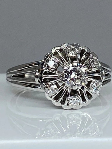 Bague 63 Bague fleur en or blanc 18 carats et diamants 58 Facettes AB60