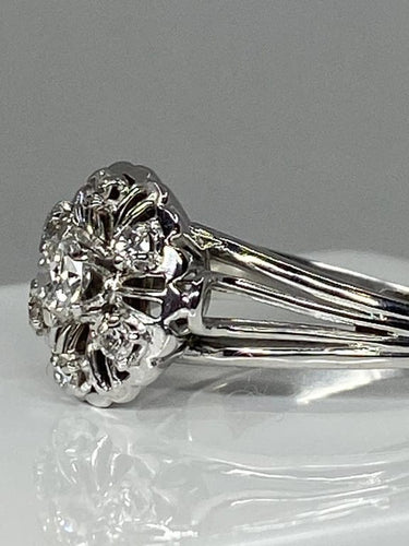 Bague 63 Bague fleur en or blanc 18 carats et diamants 58 Facettes AB60