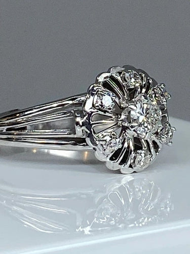 Bague 63 Bague fleur en or blanc 18 carats et diamants 58 Facettes AB60