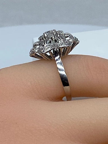 Bague 48 Bague fleur en or 18 carats sertie de diamants 58 Facettes AB69