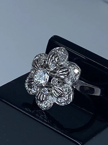 Bague 48 Bague fleur en or 18 carats sertie de diamants 58 Facettes AB69