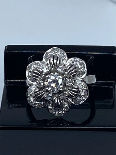 Bague 48 Bague fleur en or 18 carats sertie de diamants 58 Facettes AB69