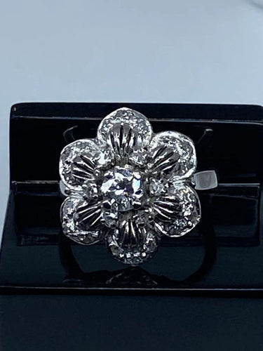 Bague 48 Bague fleur en or 18 carats sertie de diamants 58 Facettes AB69