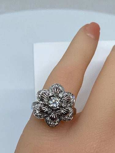 Bague 48 Bague fleur en or 18 carats sertie de diamants 58 Facettes AB69