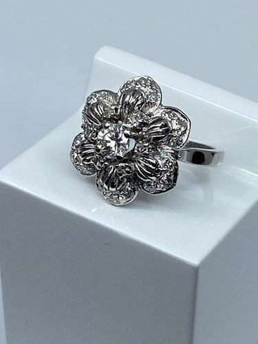 Bague 48 Bague fleur en or 18 carats sertie de diamants 58 Facettes AB69