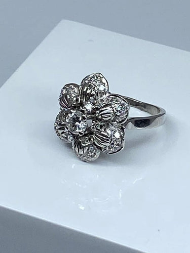 Bague 48 Bague fleur en or 18 carats sertie de diamants 58 Facettes AB69