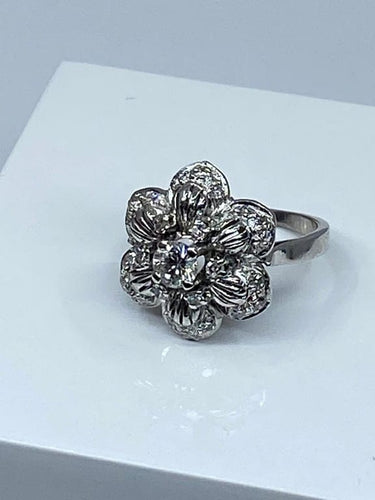Bague 48 Bague fleur en or 18 carats sertie de diamants 58 Facettes AB69