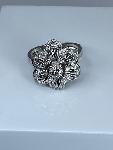 Bague 48 Bague fleur en or 18 carats sertie de diamants 58 Facettes AB69
