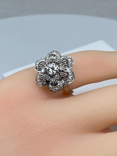 Bague 48 Bague fleur en or 18 carats sertie de diamants 58 Facettes AB69