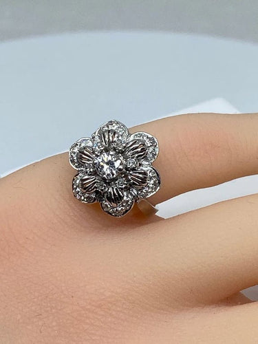Bague 48 Bague fleur en or 18 carats sertie de diamants 58 Facettes AB69