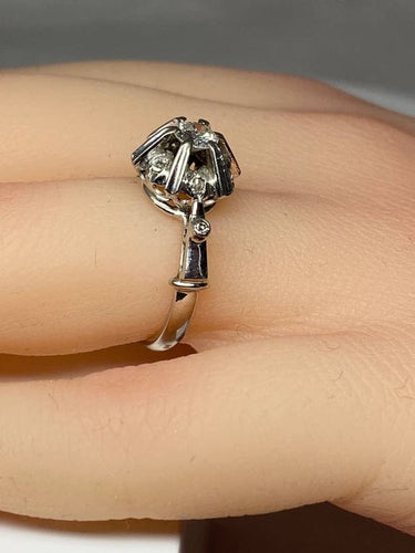 Bague 51 Bague solitaire en or gris 18 carats et diamants 58 Facettes AB72bis