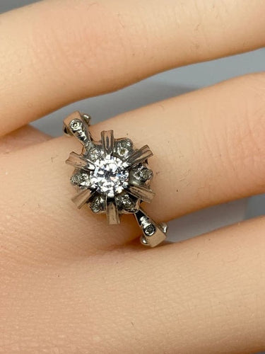 Bague 51 Bague solitaire en or gris 18 carats et diamants 58 Facettes AB72bis