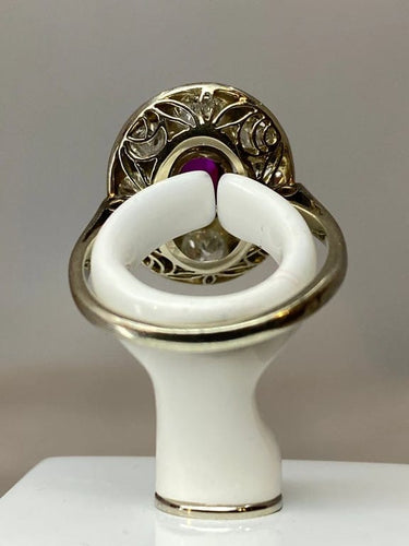 Bague 51 Bague ovale en or 18 carats avec rubis et diamants 58 Facettes AB75