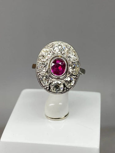 Bague 51 Bague ovale en or 18 carats avec rubis et diamants 58 Facettes AB75