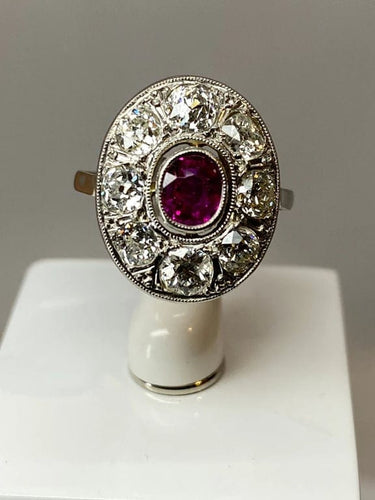 Bague 51 Bague ovale en or 18 carats avec rubis et diamants 58 Facettes AB75