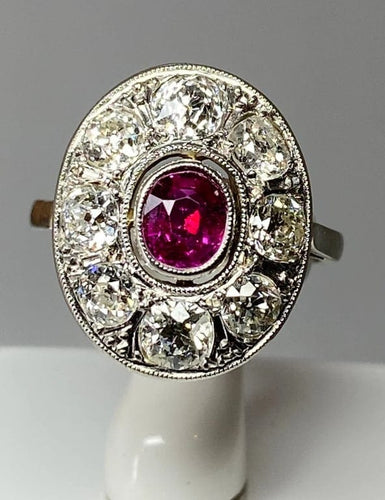 Bague 51 Bague ovale en or 18 carats avec rubis et diamants 58 Facettes AB75