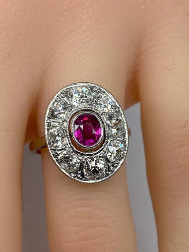 Bague 51 Bague ovale en or 18 carats avec rubis et diamants 58 Facettes AB75