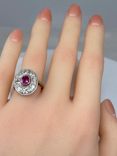 Bague 51 Bague ovale en or 18 carats avec rubis et diamants 58 Facettes AB75