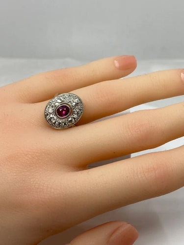 Bague 51 Bague ovale en or 18 carats avec rubis et diamants 58 Facettes AB75