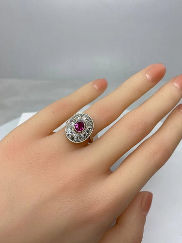 Bague 51 Bague ovale en or 18 carats avec rubis et diamants 58 Facettes AB75
