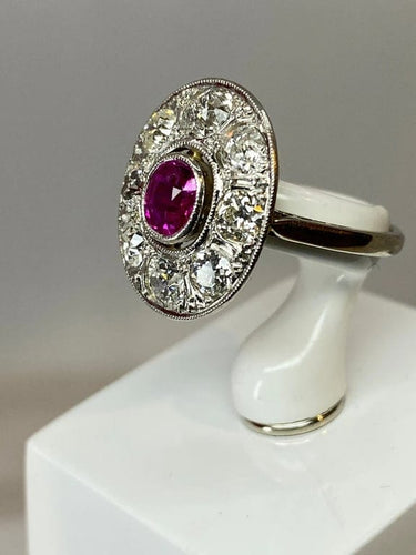 Bague 51 Bague ovale en or 18 carats avec rubis et diamants 58 Facettes AB75