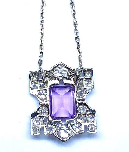 Pendentif Pendentif en platine à améthyste et diamants 58 Facettes AB109