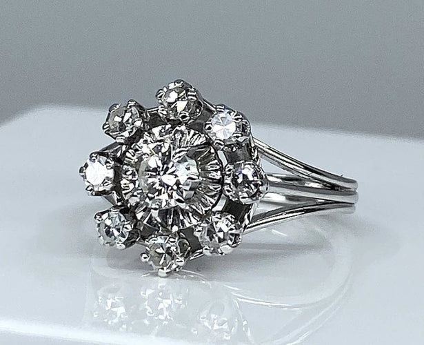Bague 47 Bague marguerite en or blanc 18 carats et diamants 58 Facettes AB158